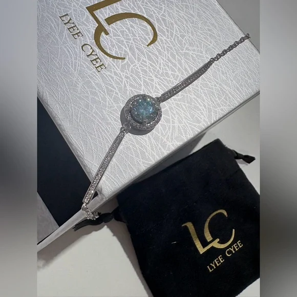 Lyee Cyee Bracelet with box and paper bag - Picture 5 of 11